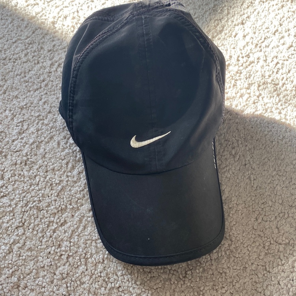 Nike Featherlight DriFit hat
